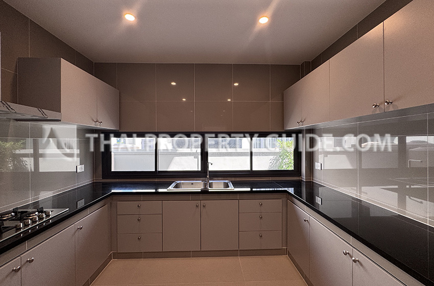 House with Shared Pool in Krung Thep Kritha 